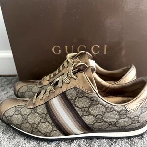 Gucci women’s sneakers sz 8 coated fabric metallic detail.